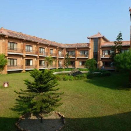 Hotel Lumbini Garden New Crystal Exterior foto
