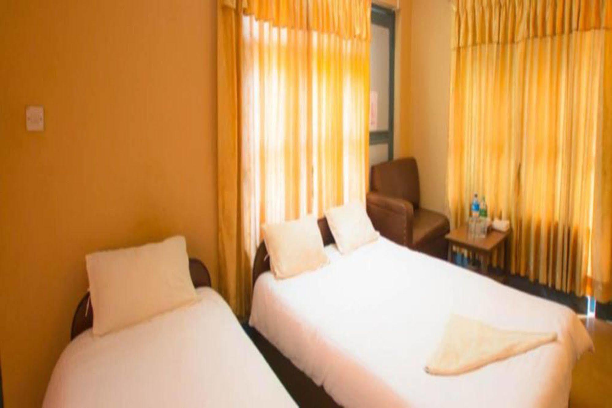 Hotel Lumbini Garden New Crystal Exterior foto