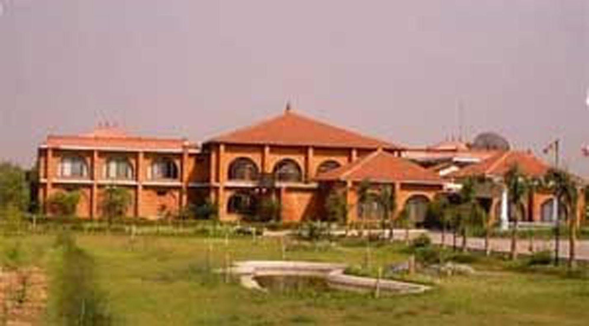 Hotel Lumbini Garden New Crystal Exterior foto